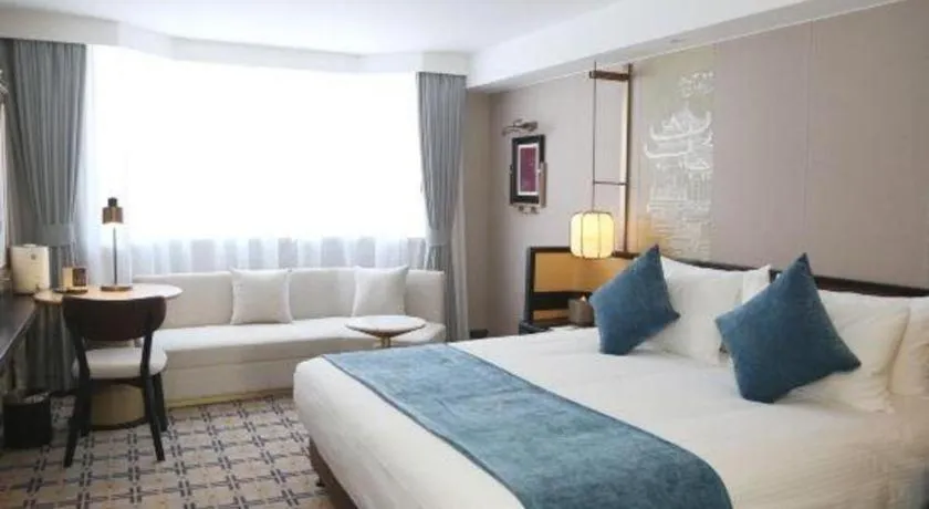 Bed in Jinglun Hotel