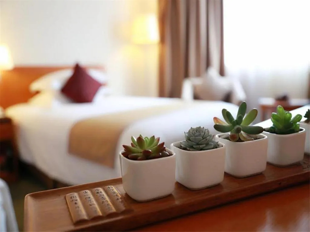 Bed in Jinglun Hotel