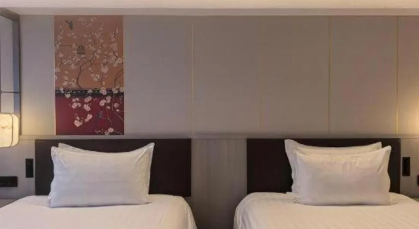 Bed in Jinglun Hotel