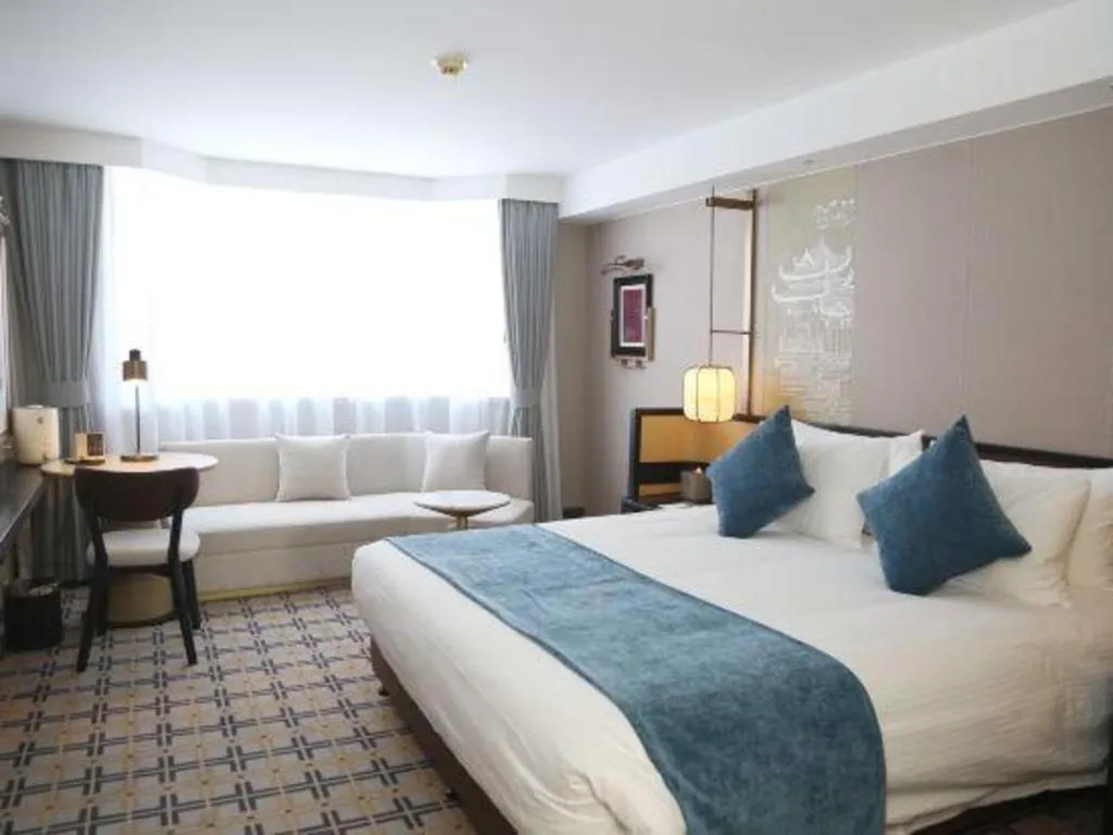 Bed in Jinglun Hotel