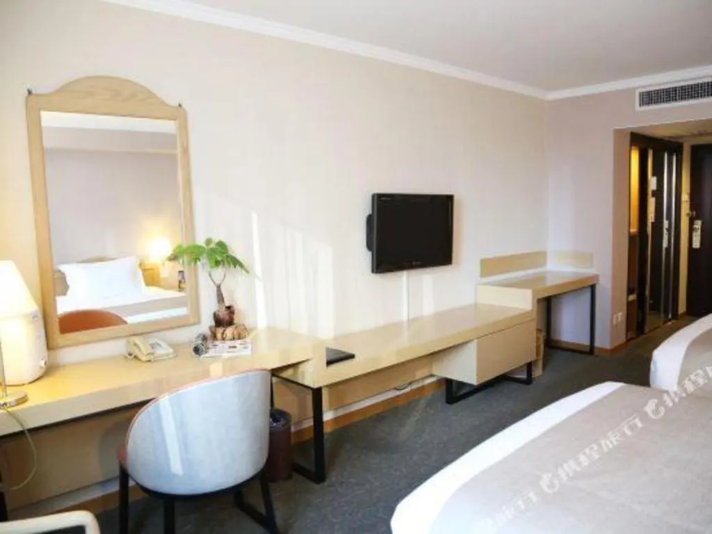 Bed in Jinglun Hotel