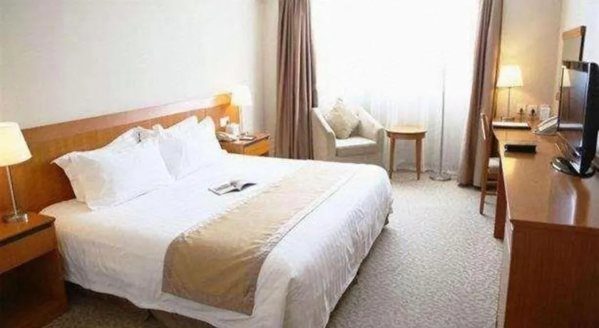 Bed in Jinglun Hotel