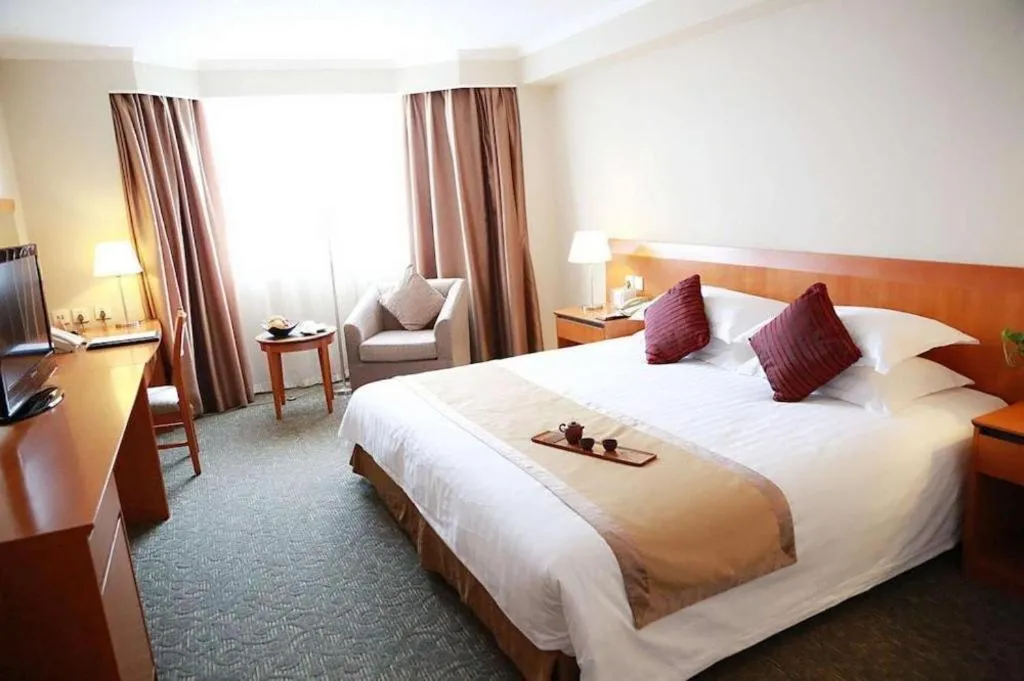 Bed in Jinglun Hotel