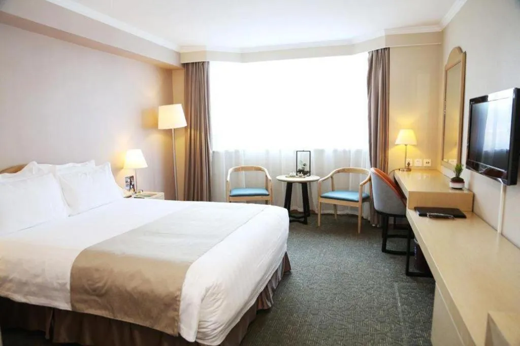 Bed in Jinglun Hotel