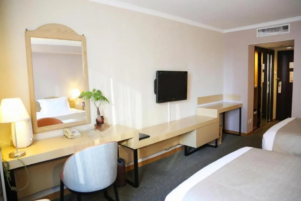 Bed in Jinglun Hotel