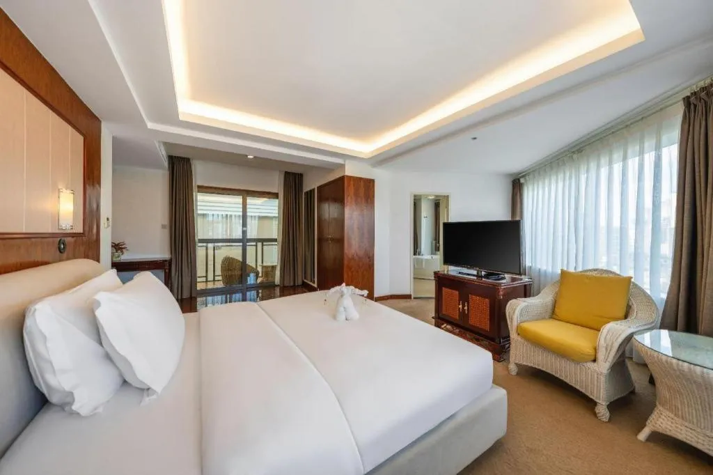 Bed in Expo Garden Hotel