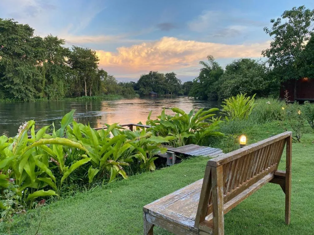 Ruen Maihom Riverside Cottage