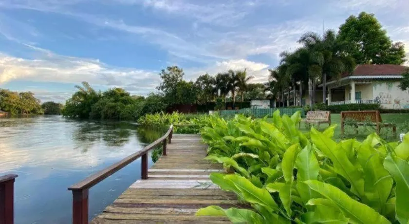 Ruen Maihom Riverside Cottage