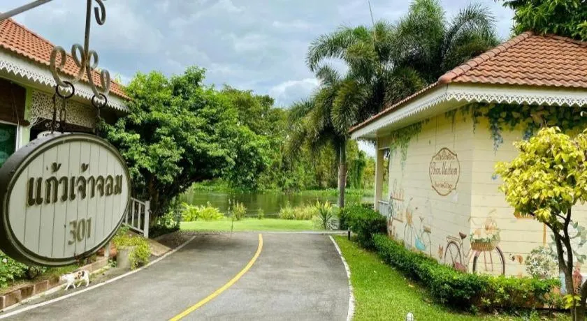 Ruen Maihom Riverside Cottage