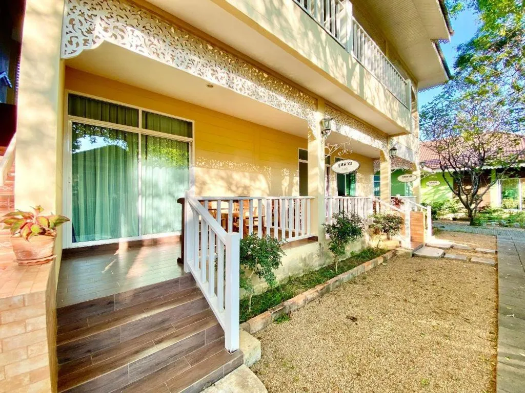 Ruen Maihom Riverside Cottage