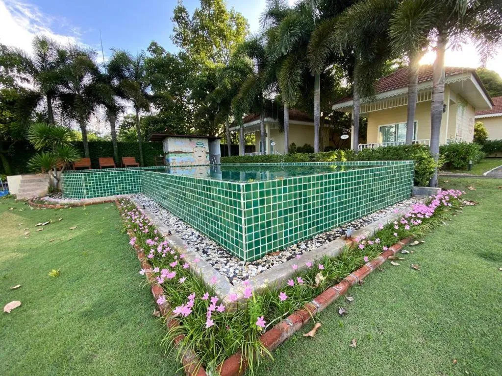 Ruen Maihom Riverside Cottage