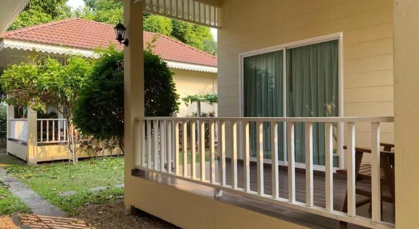 Ruen Maihom Riverside Cottage