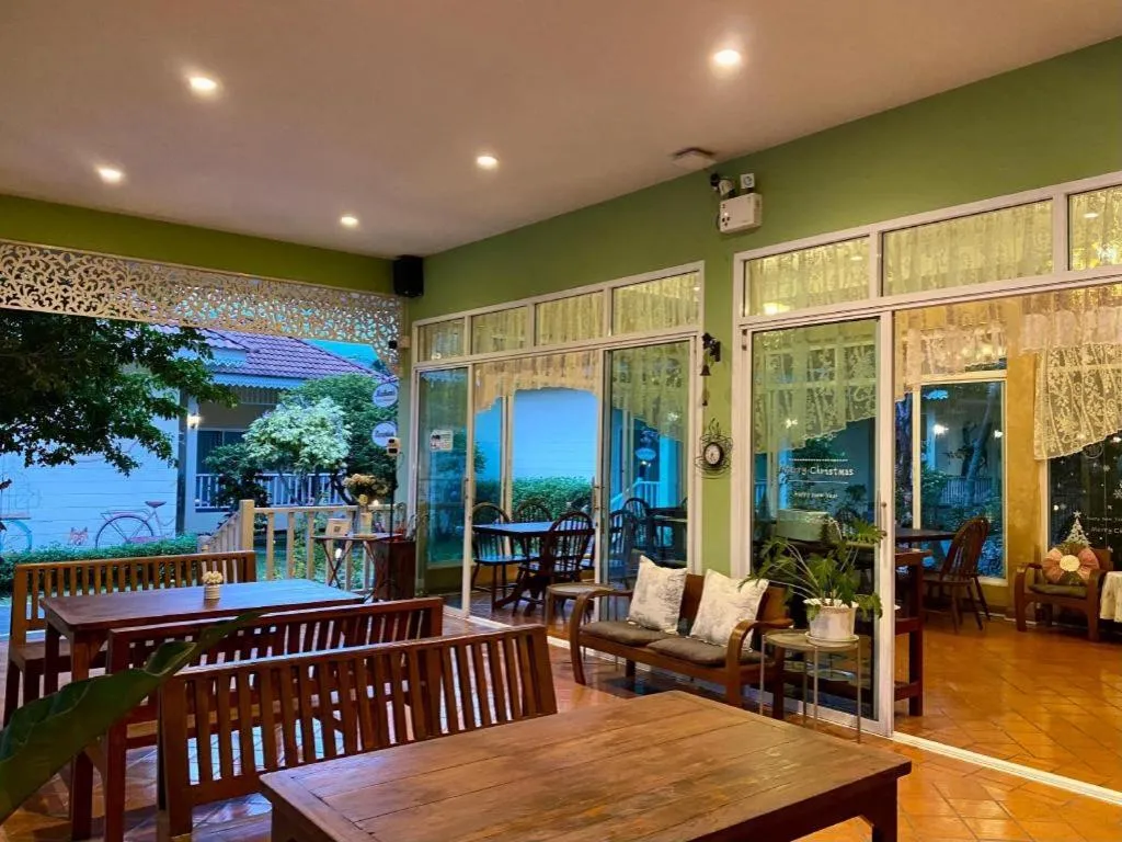 Ruen Maihom Riverside Cottage