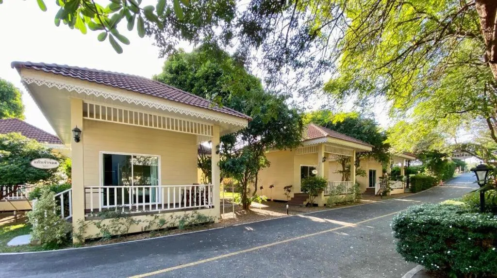 Ruen Maihom Riverside Cottage