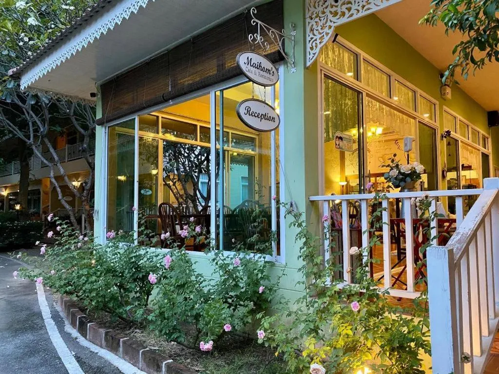 Ruen Maihom Riverside Cottage