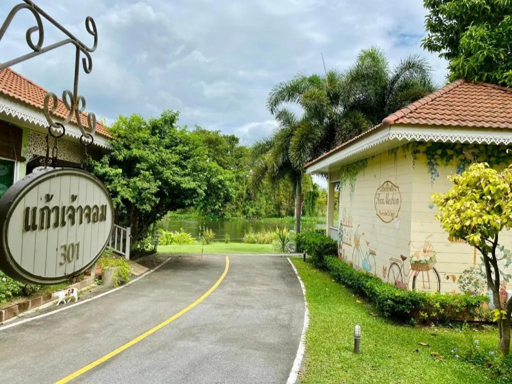 Ruen Maihom Riverside Cottage
