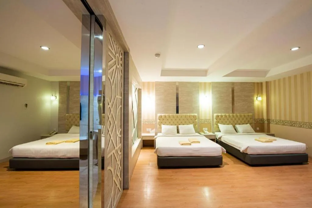 Bed in Lovina Inn Penuin Hotel