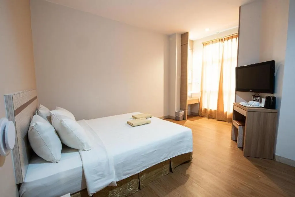 Bed in Lovina Inn Penuin Hotel