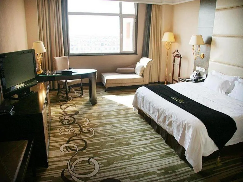 Bed in Qingdao Danube International Hotel