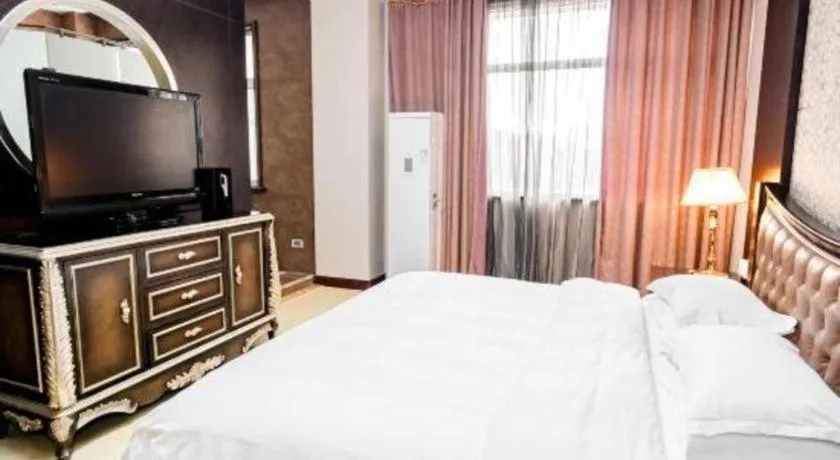 Bed in Qingdao Danube International Hotel