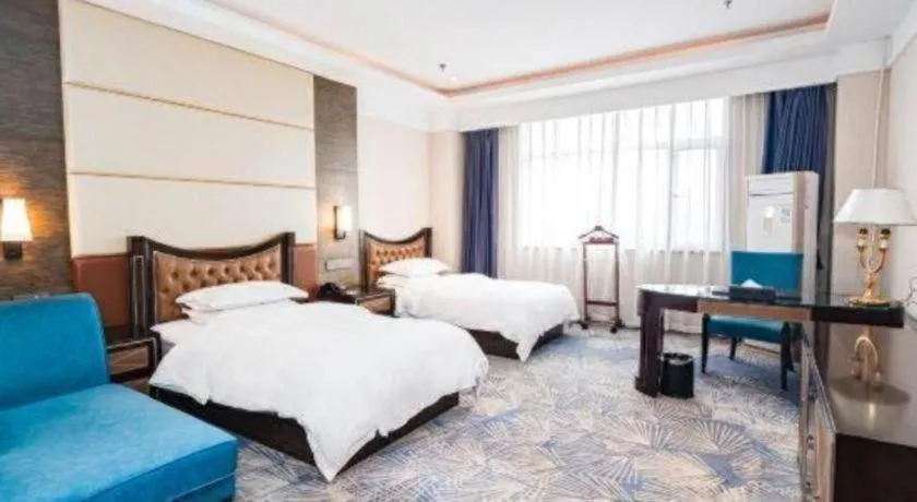 Bed in Qingdao Danube International Hotel