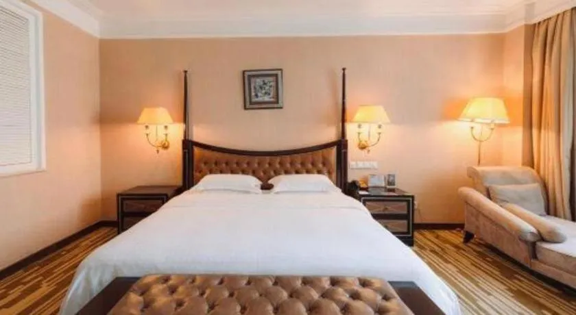 Bed in Qingdao Danube International Hotel