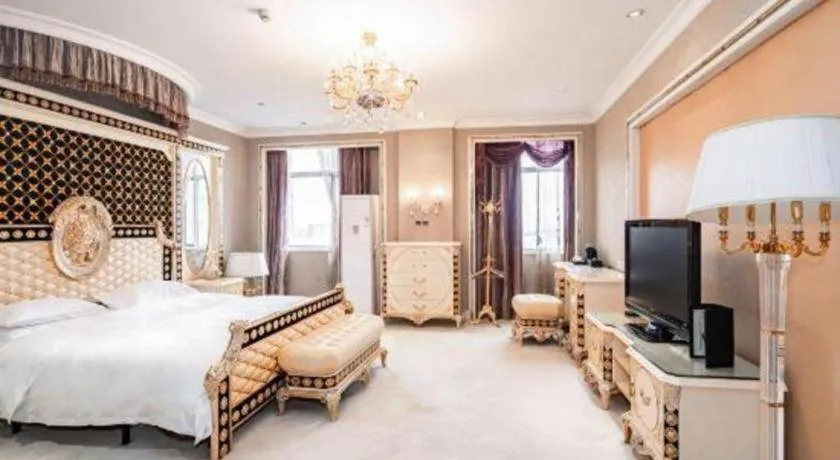 Bed in Qingdao Danube International Hotel