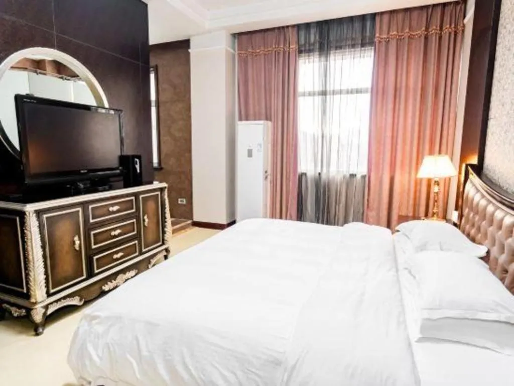 Bed in Qingdao Danube International Hotel