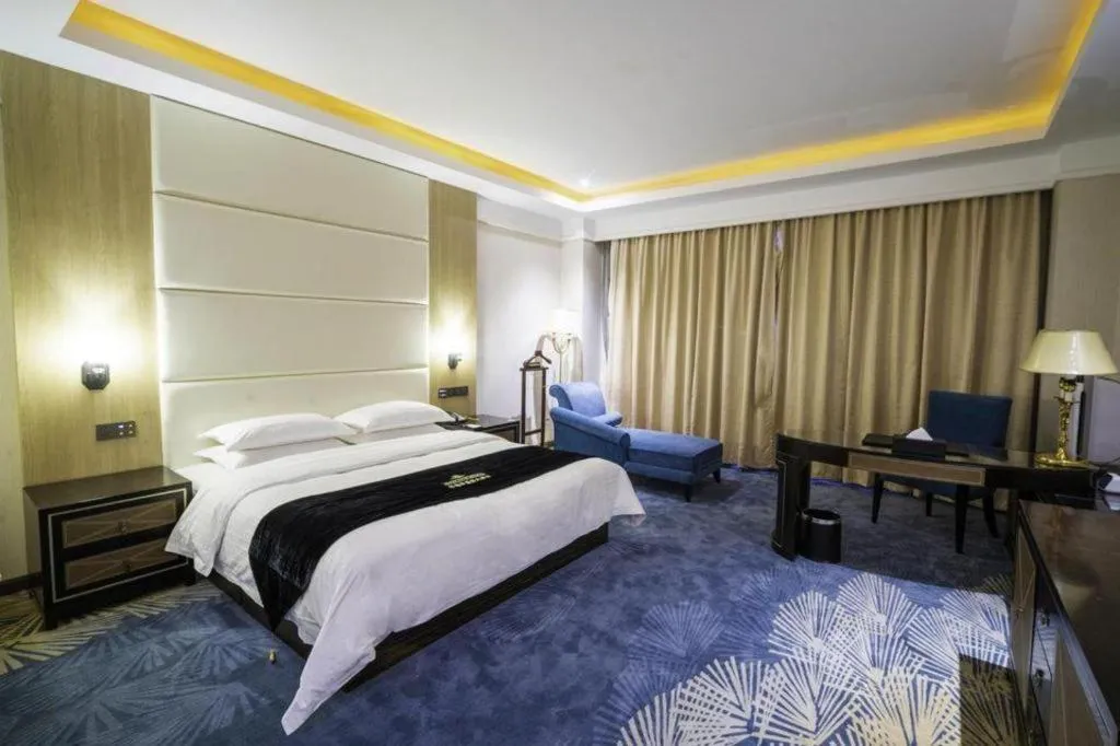 Bed in Qingdao Danube International Hotel