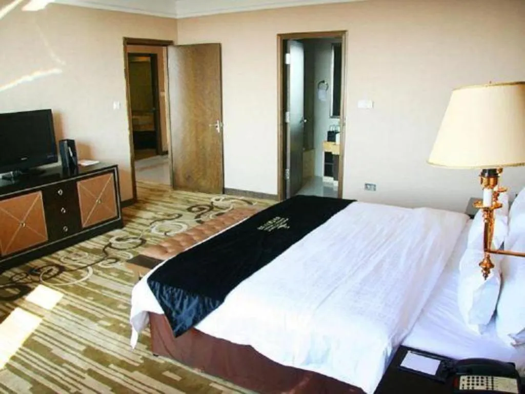 Bed in Qingdao Danube International Hotel