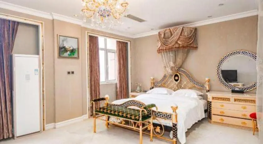 Bed in Qingdao Danube International Hotel