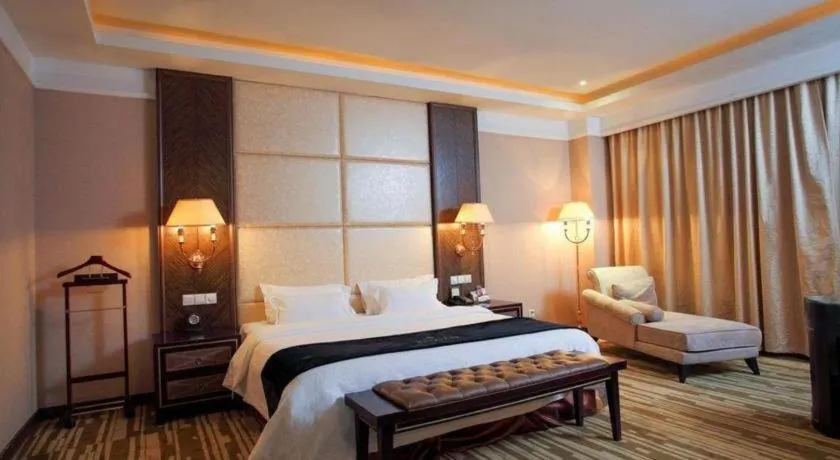 Bed in Qingdao Danube International Hotel