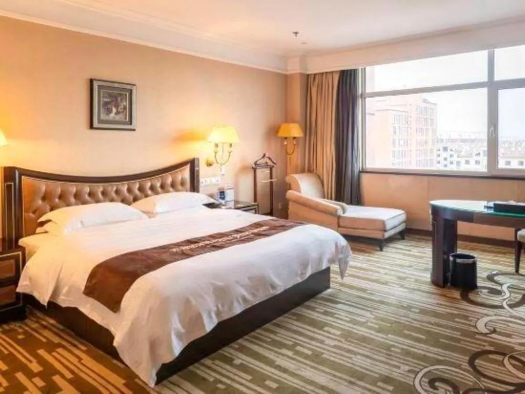 Bed in Qingdao Danube International Hotel