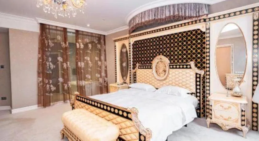 Bed in Qingdao Danube International Hotel