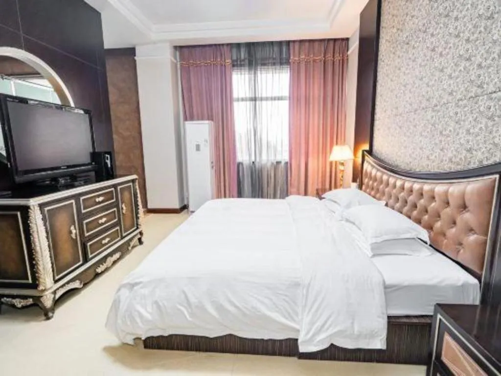 Bed in Qingdao Danube International Hotel