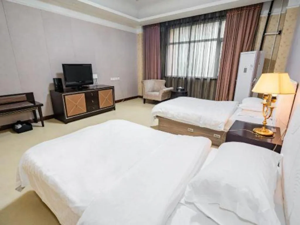 Bed in Qingdao Danube International Hotel