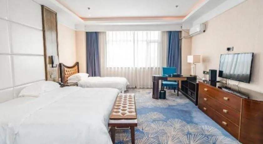 Bed in Qingdao Danube International Hotel