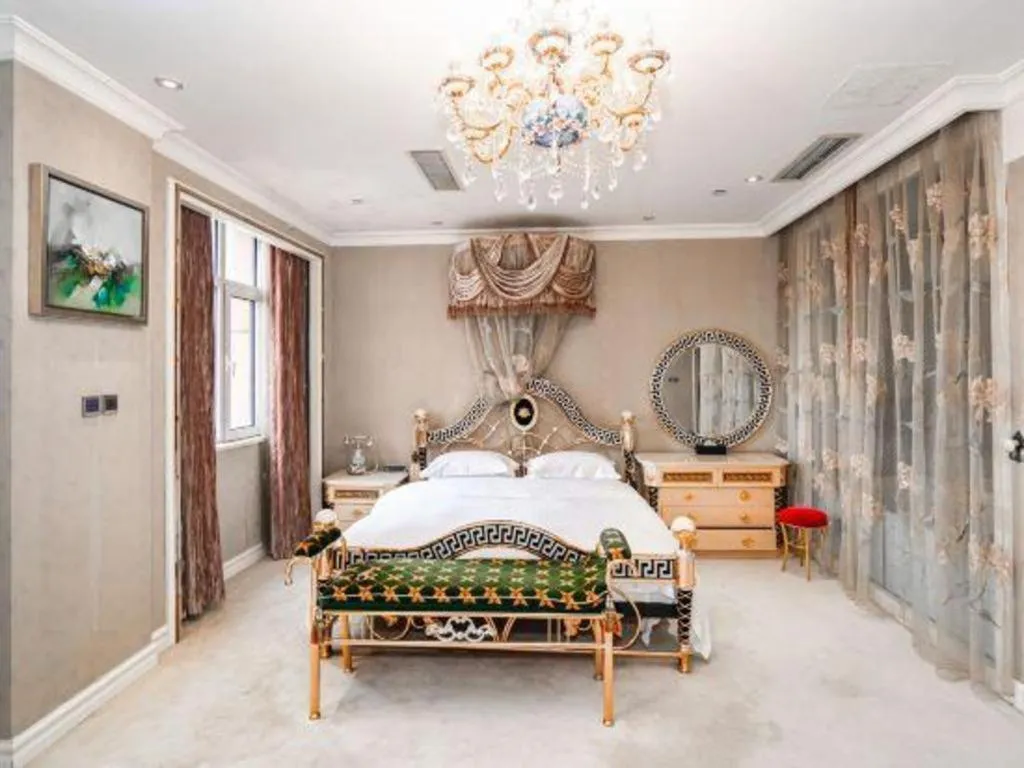 Bed in Qingdao Danube International Hotel