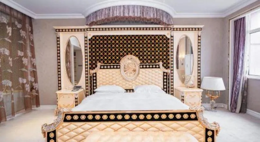 Bed in Qingdao Danube International Hotel