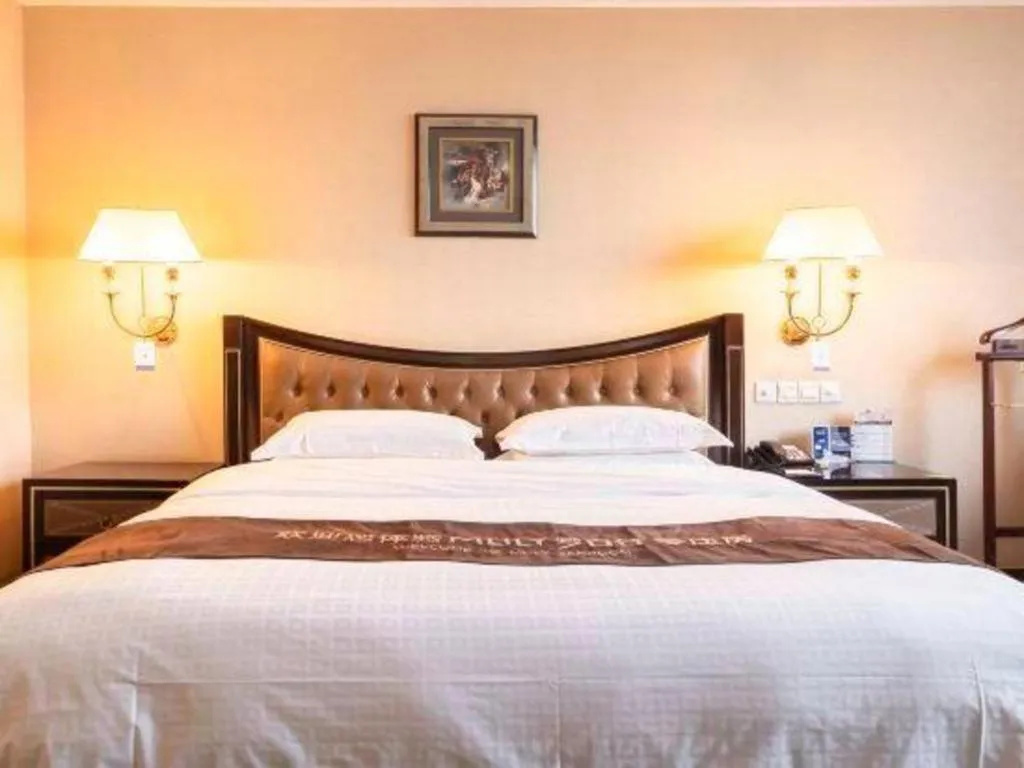 Bed in Qingdao Danube International Hotel