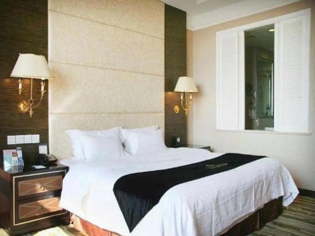 Bed in Qingdao Danube International Hotel