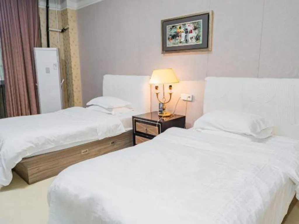 Bed in Qingdao Danube International Hotel