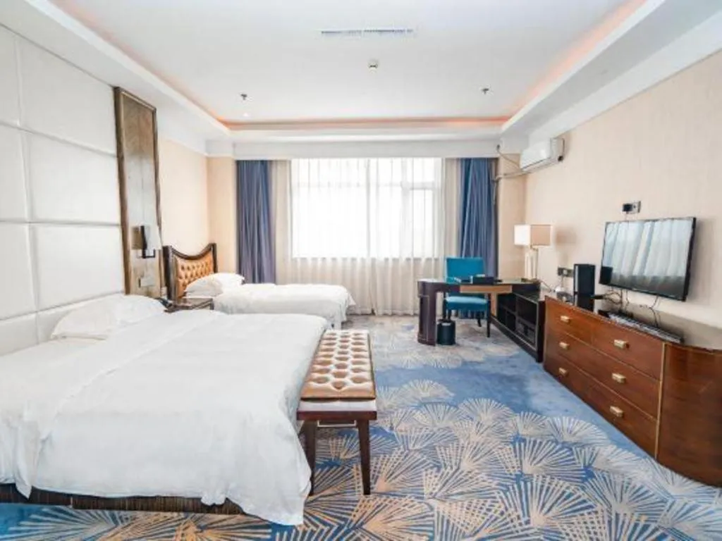 Bed in Qingdao Danube International Hotel