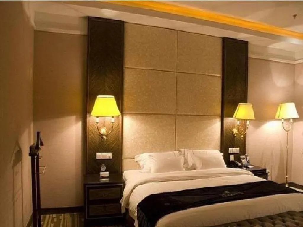 Bed in Qingdao Danube International Hotel