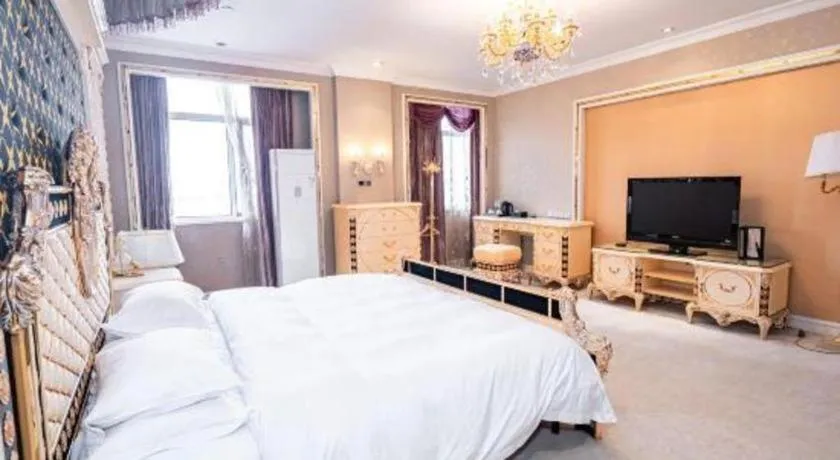 Bed in Qingdao Danube International Hotel