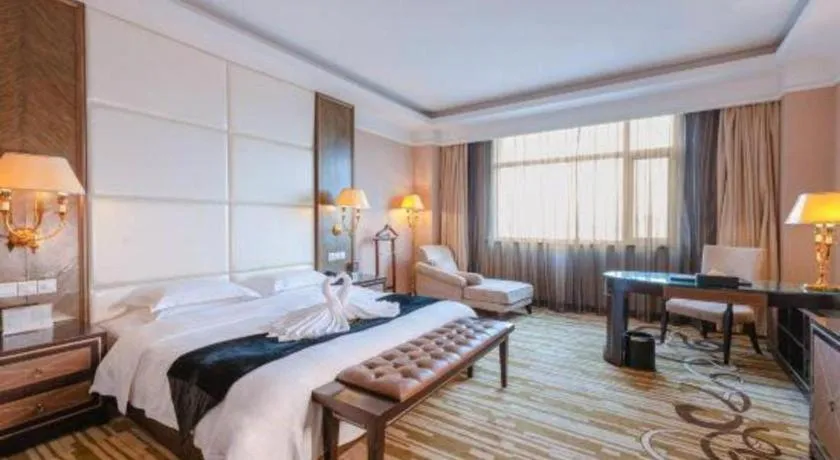 Bed in Qingdao Danube International Hotel