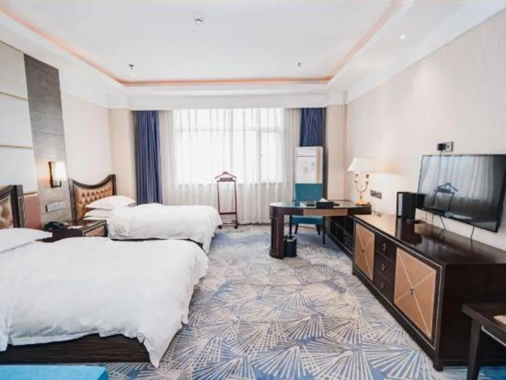 Bed in Qingdao Danube International Hotel