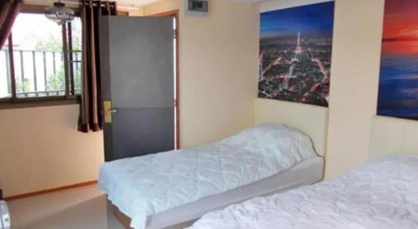 Bed in OYO 271 The Resort Romklao