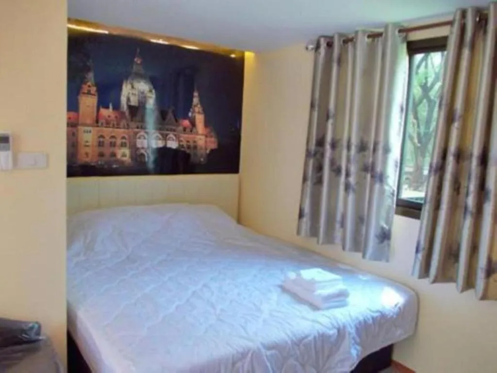 Bed in OYO 271 The Resort Romklao