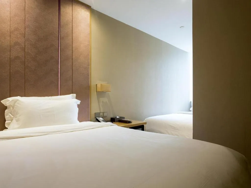 Bed in Lavande Hotel Guangzhou Tianhe Park Metro Station